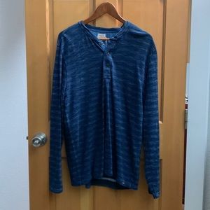 Faherity long sleeve henley. Brand new with tags. Size large. Never worn.